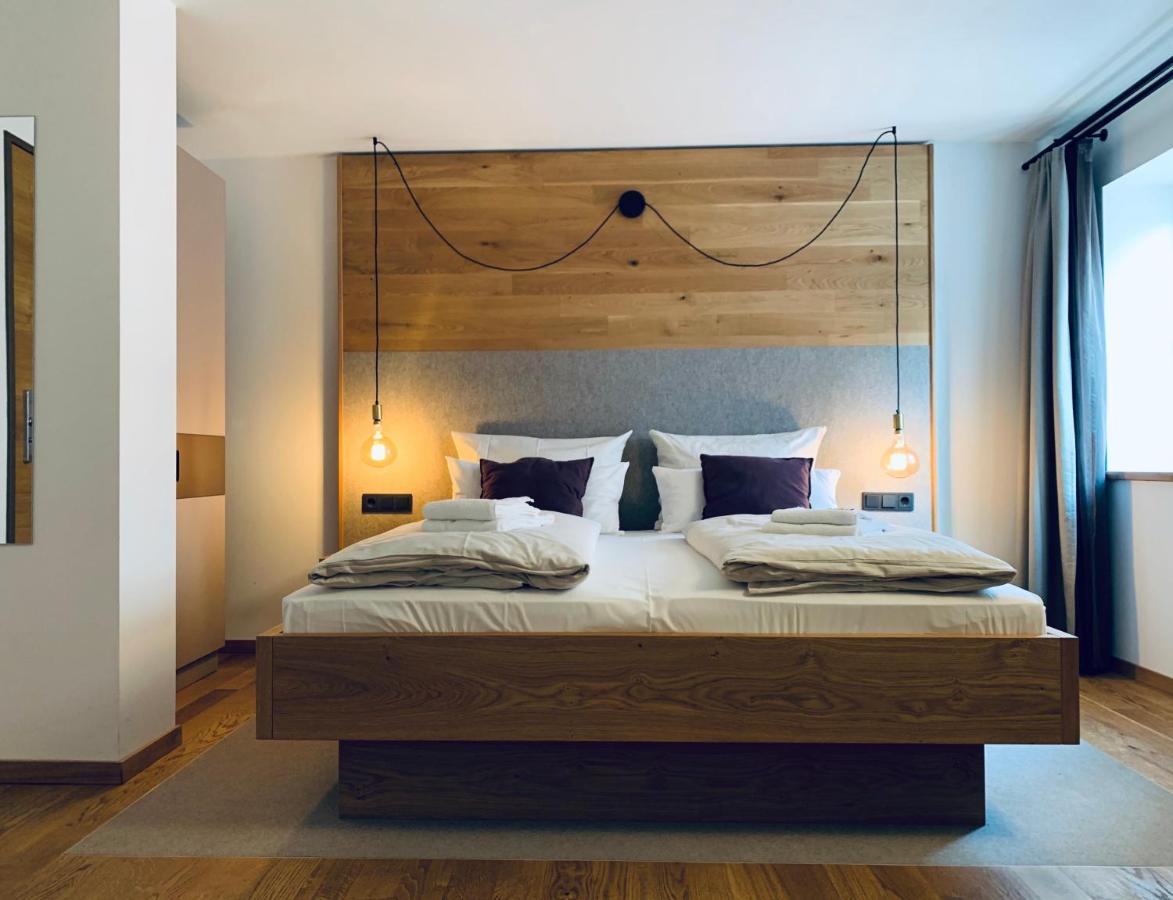 Stadthotel Kachelofen Крумбах Экстерьер фото