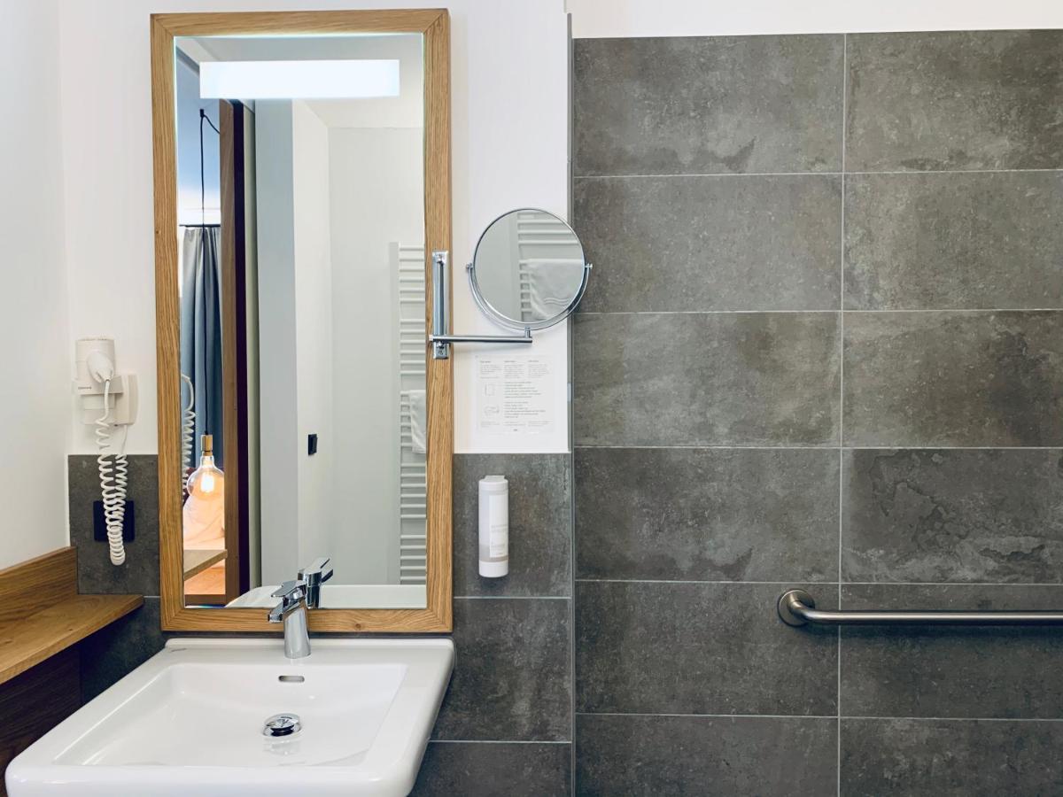 Stadthotel Kachelofen Крумбах Экстерьер фото