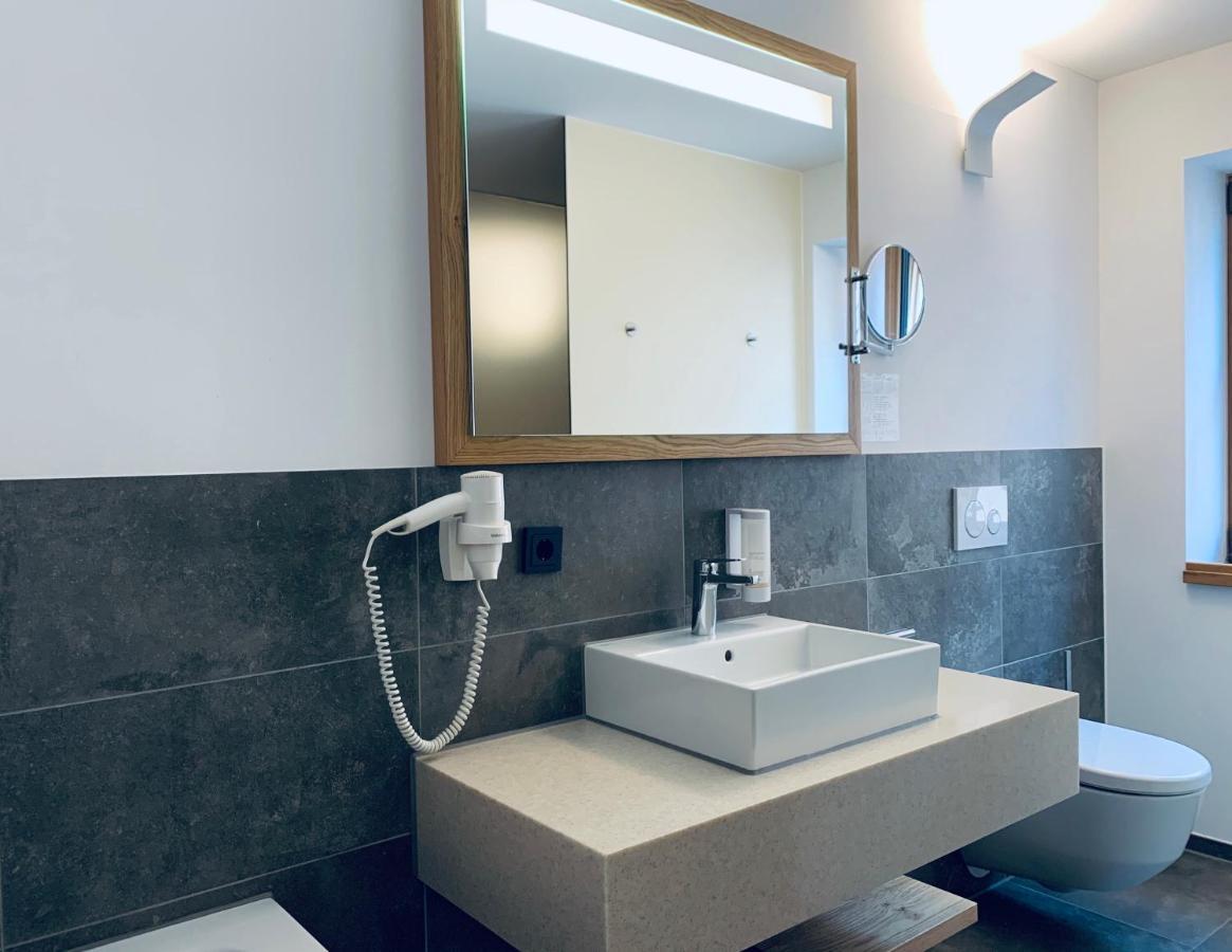 Stadthotel Kachelofen Крумбах Экстерьер фото