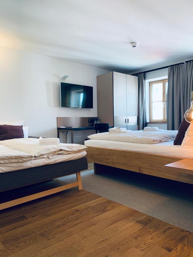 Stadthotel Kachelofen Крумбах Экстерьер фото