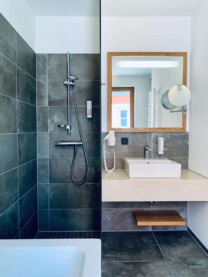 Stadthotel Kachelofen Крумбах Экстерьер фото