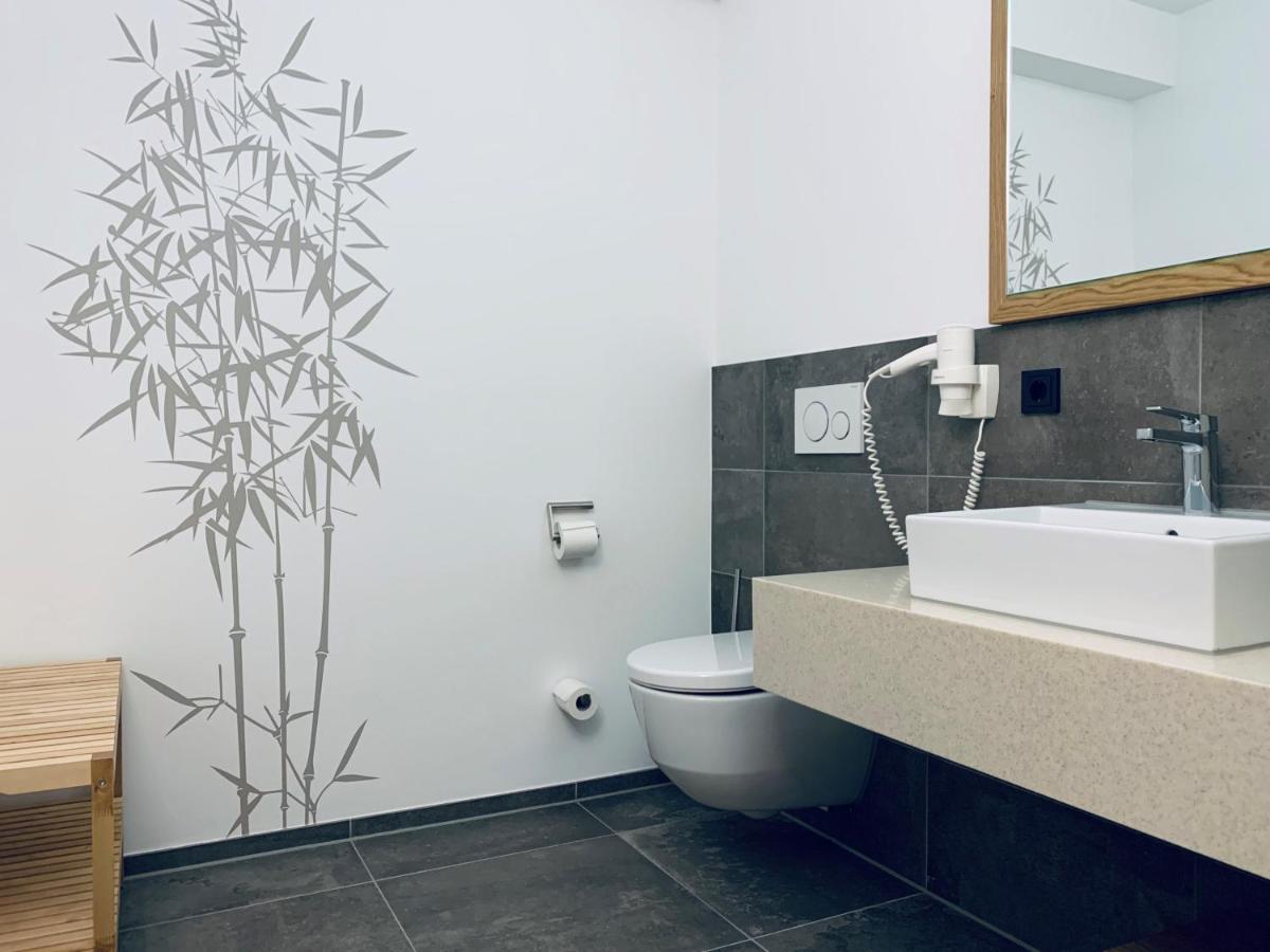 Stadthotel Kachelofen Крумбах Экстерьер фото