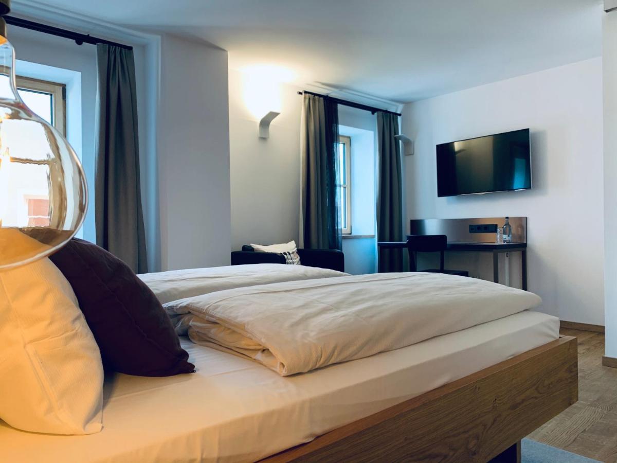 Stadthotel Kachelofen Крумбах Экстерьер фото