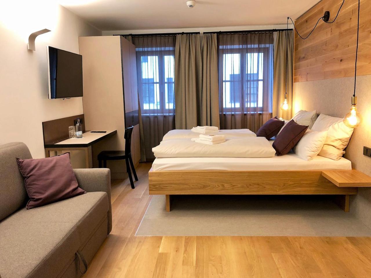 Stadthotel Kachelofen Крумбах Экстерьер фото