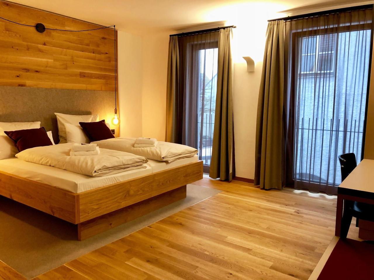 Stadthotel Kachelofen Крумбах Экстерьер фото